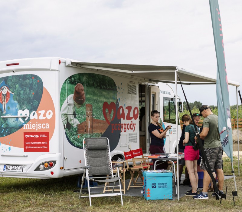 Miejsce dla camperów przy polu lawendy